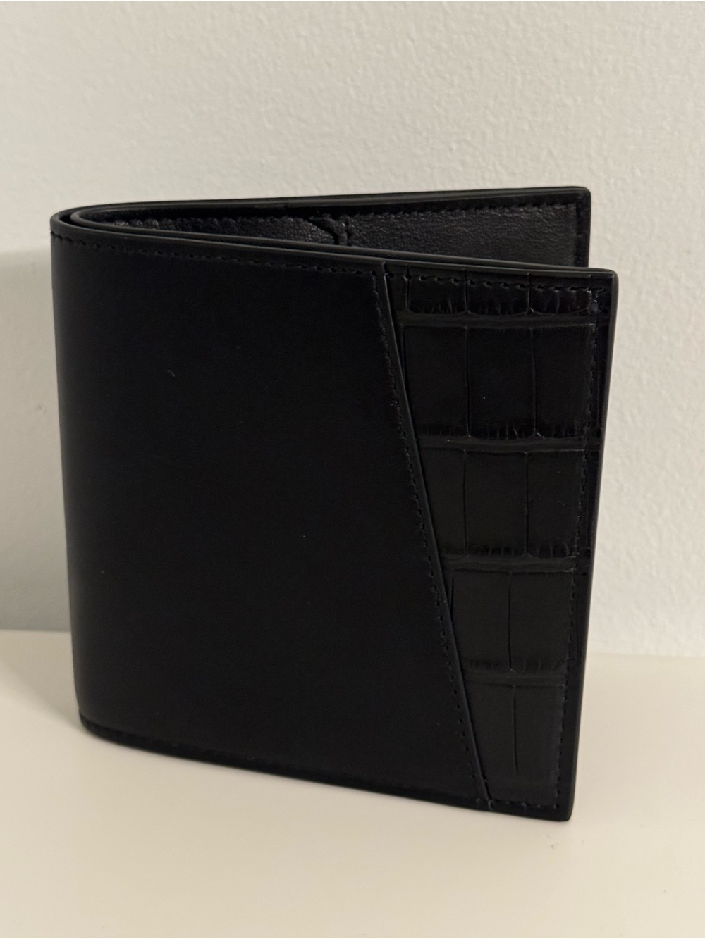 Bottega Veneta Men’s Black Leather Wallet with Alligator Trim (RFID Microchip)